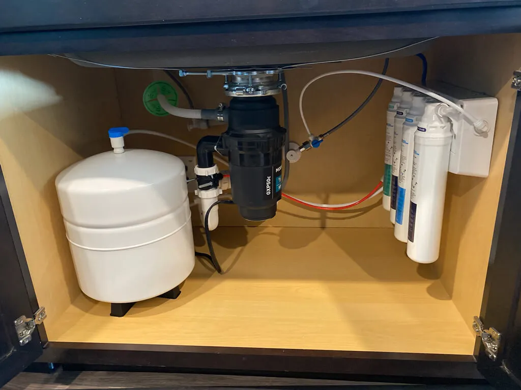 reverse osmosis home water installation under kitchen sink